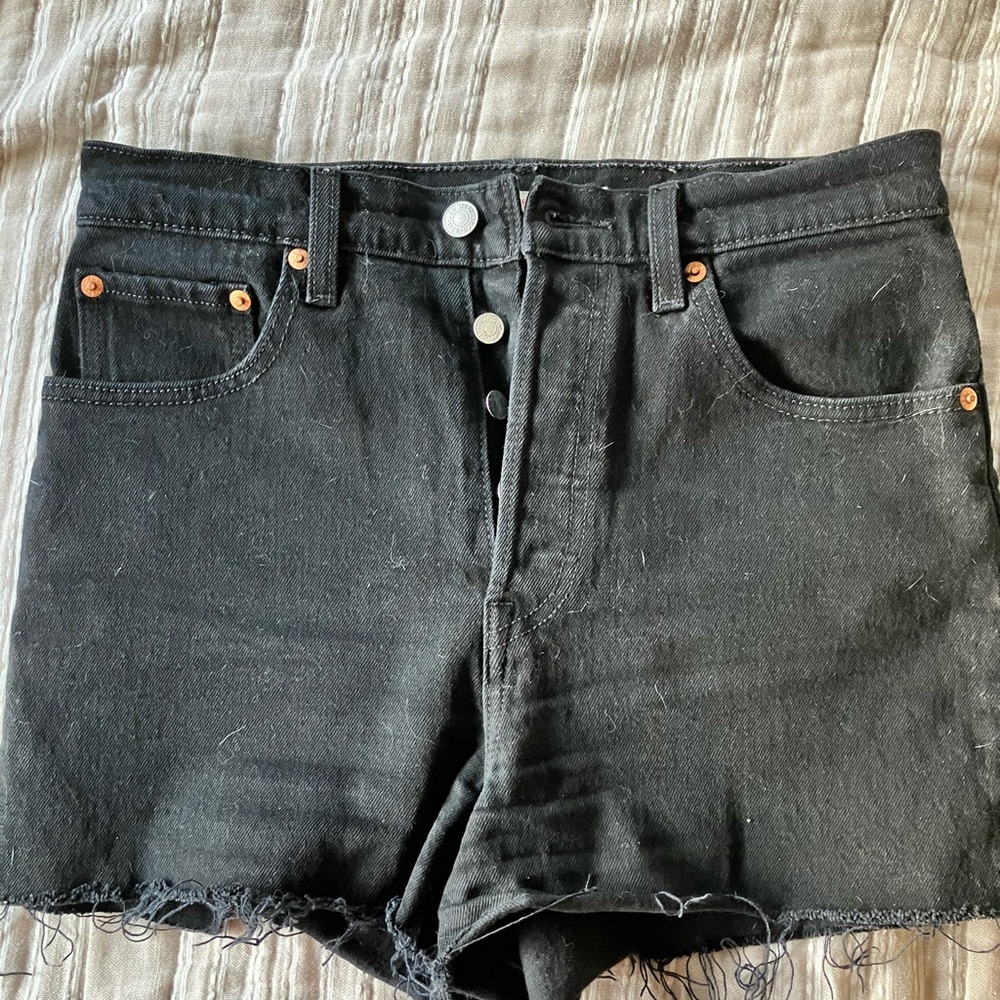 Levi’s Black ribcage Shorts